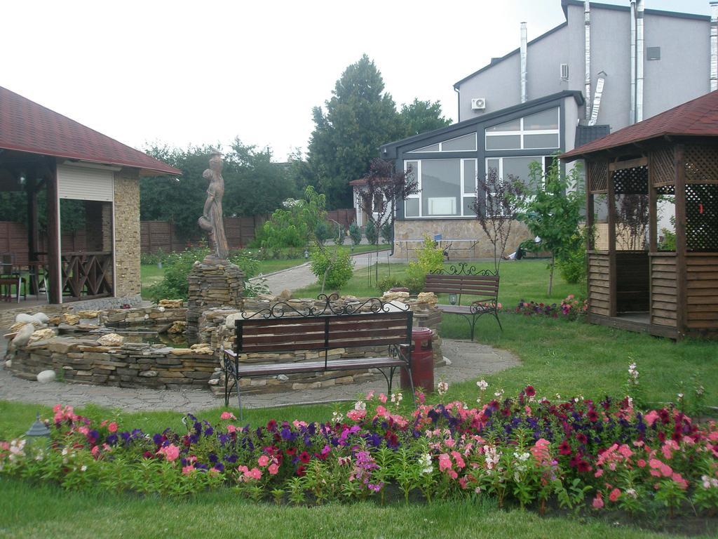 Hotel Grant Pesochin Exteriér fotografie