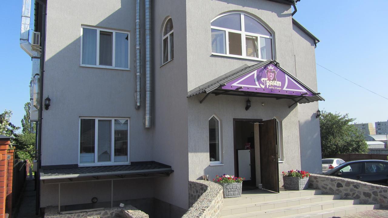 Hotel Grant Pesochin Exteriér fotografie